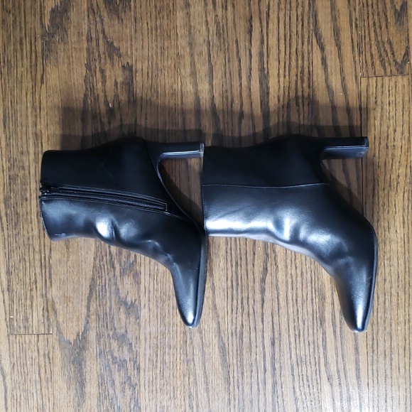 Kelly & Katie Black Heeled Zip Booties - Picture 3 of 9